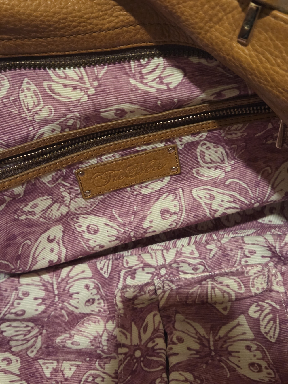 Vintage Tre Vero Cognac Leather Tote with Gold Hardware - Picture 5 of 6